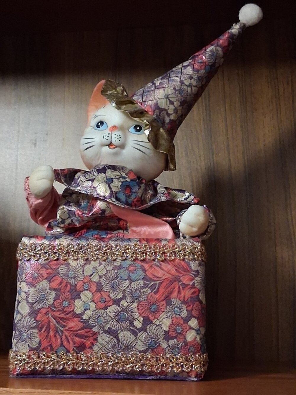 Vintage porcelain Clown Cat Kitty floral Music Box Moving Jack in Box Figurine